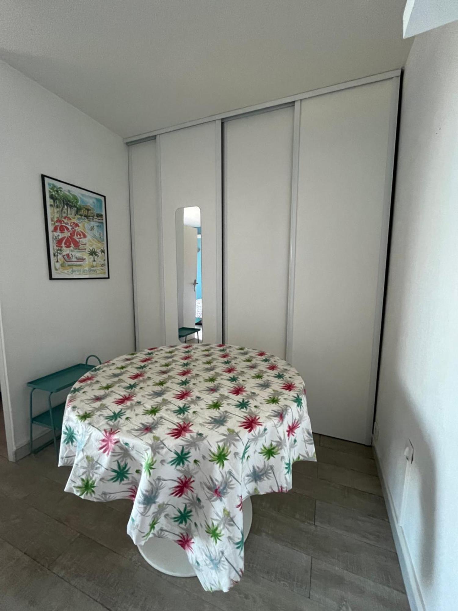 Appartement T2 De Standing Au Pied Des Plages Golfe-Juan Zewnętrze zdjęcie