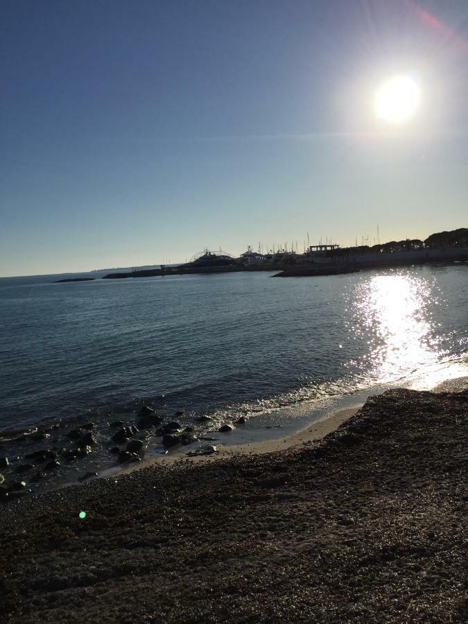 Appartement T2 De Standing Au Pied Des Plages Golfe-Juan Zewnętrze zdjęcie